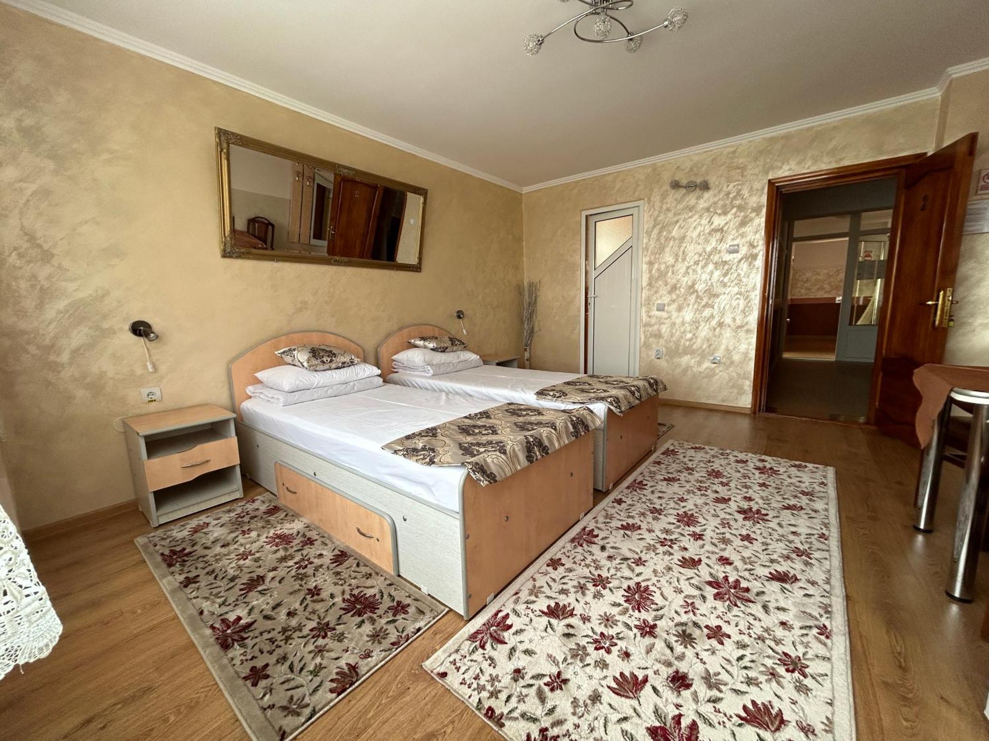 Pensiunea Cornelius Piatra Neamt Exterior photo