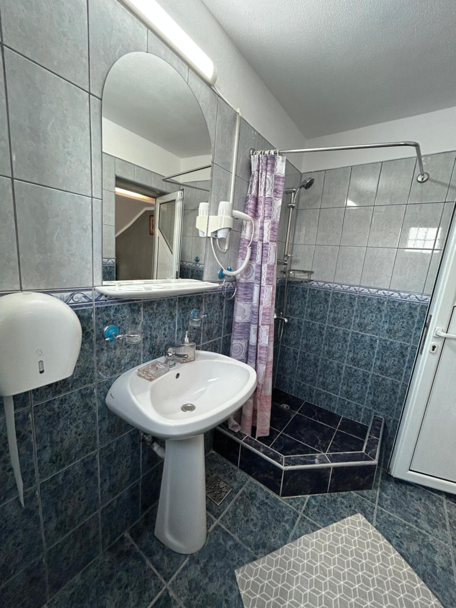 Pensiunea Cornelius Piatra Neamt Exterior photo