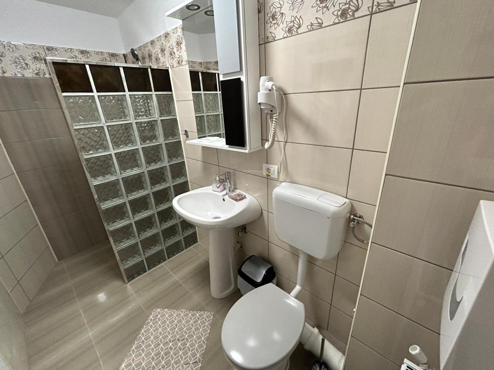 Pensiunea Cornelius Piatra Neamt Exterior photo